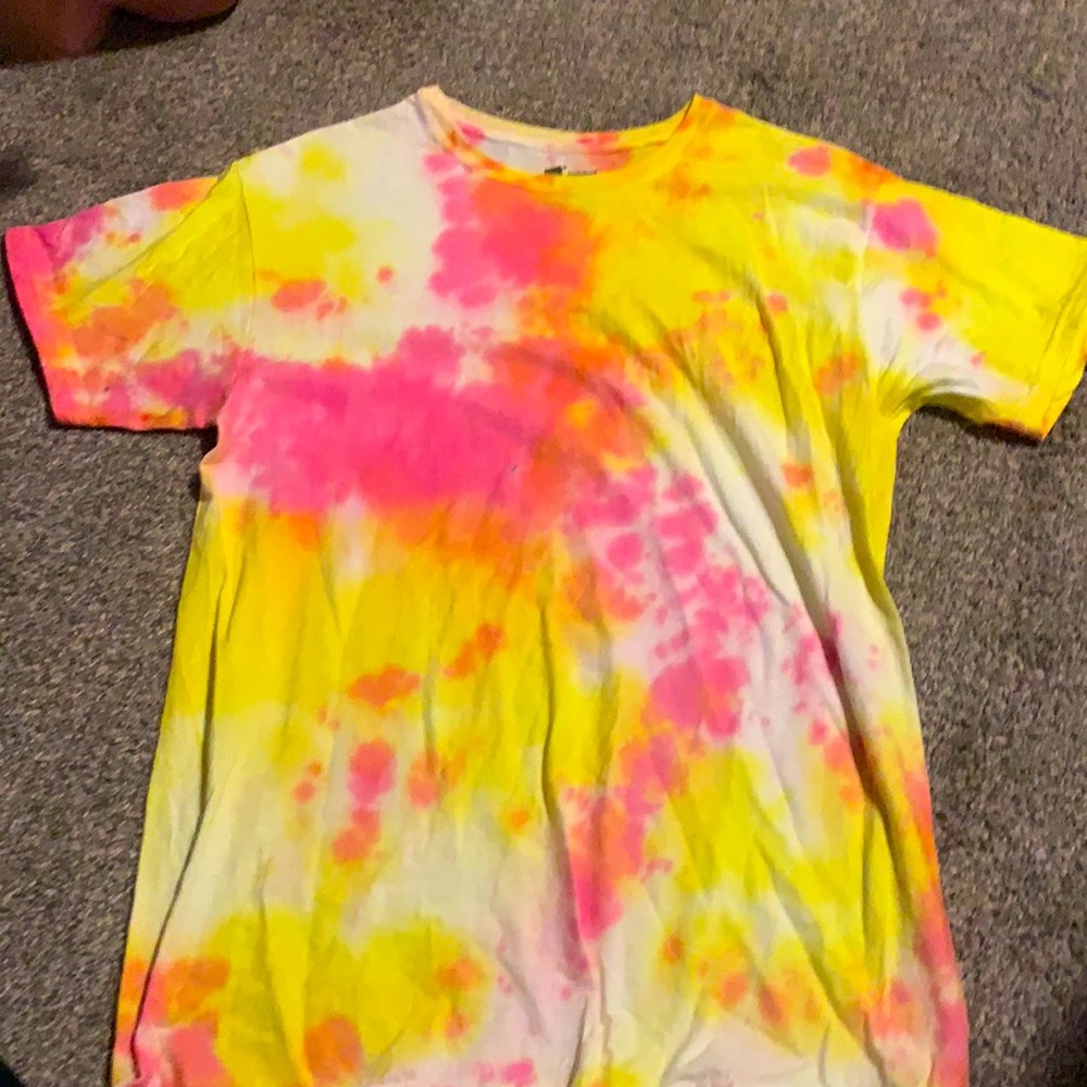 Men’s medium tie dye shirt.